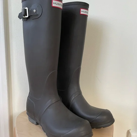 SOLD Hunter Rain Boots - Picture 2 of 9